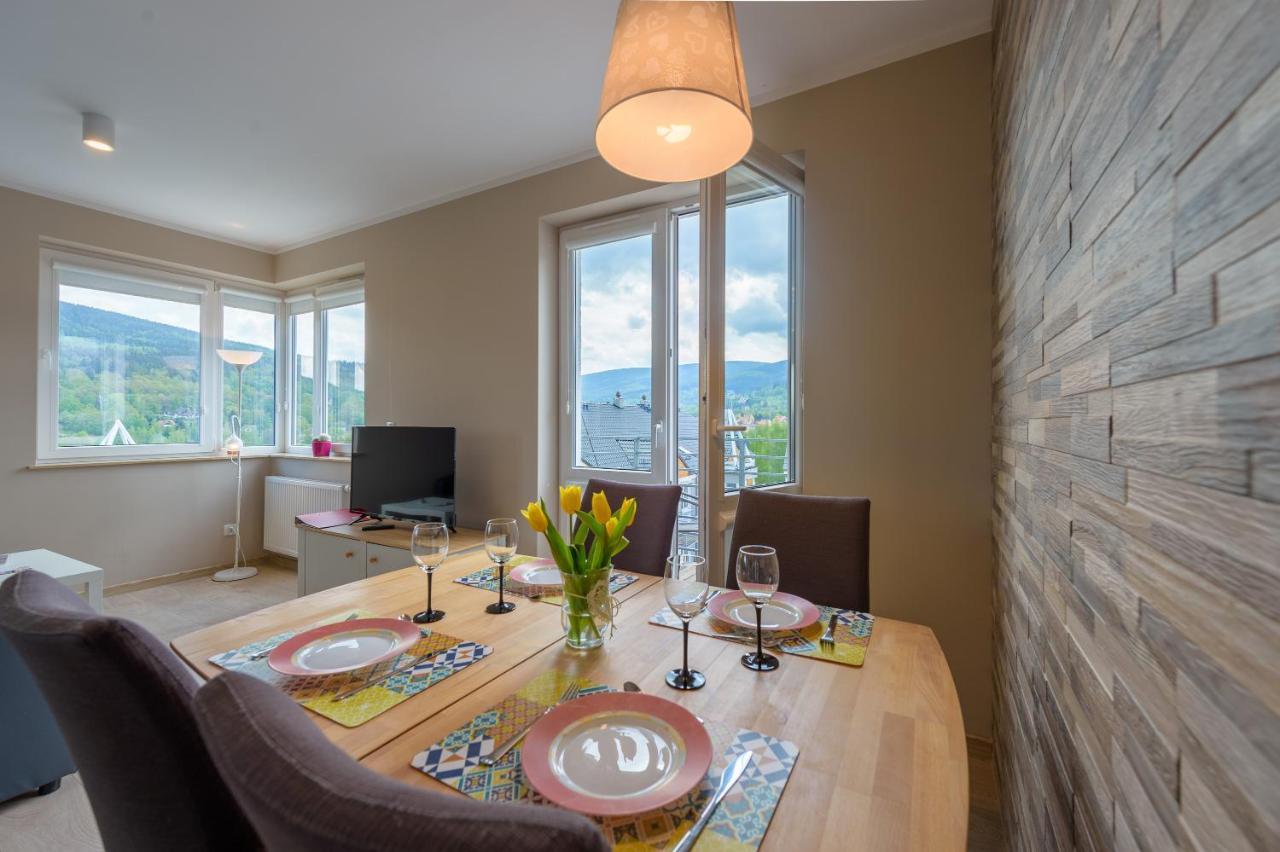 Apartament Zakatek Gorski - 5D Apartamenty ชเวียราโดว์-สโดรยจ์ ภายนอก รูปภาพ